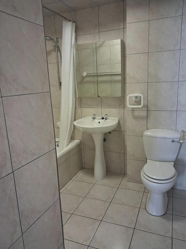 To Let 2 Bedroom Property for Rent in Vredehoek Western Cape